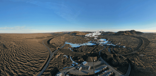 Protective barriers surrounding the Svartsengi area in early November 2024. (Photo: The Icelandic Met Office / Bjarki Kaldalóns Friis)